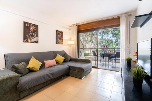 Salón grande en apartamento turístico en Salou