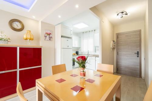 Comedor en apartamento turístico en Salou
