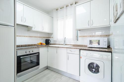 Cocina totalmente equipada en apartamento turístico en Salou