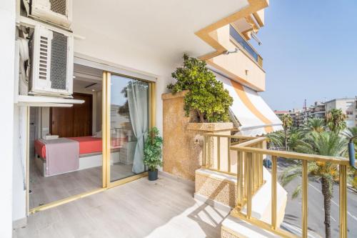 Apartamento con vistas y buena iluminación en apartamento turístico en Salou