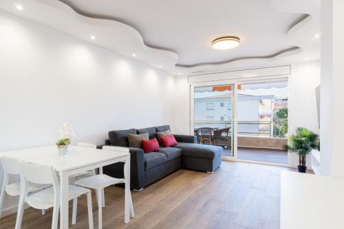Salón grande en apartamento turístico en Salou