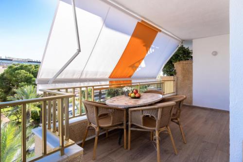 Toldo grande en apartamento turístico en Salou