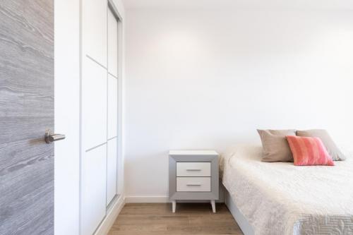 Habitación matrimonial en apartamento turístico en Salou